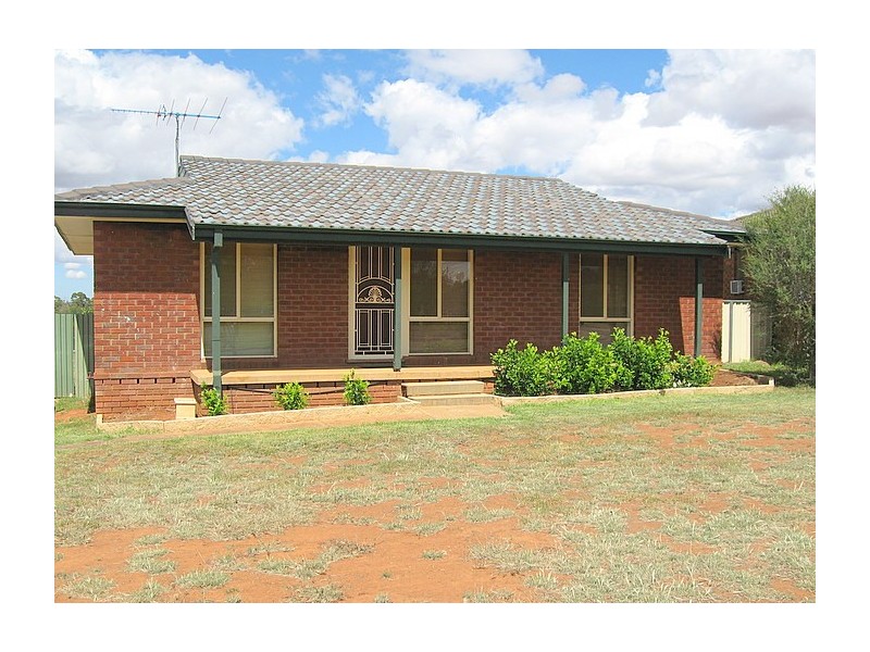23 Westcott Crescent, Parkes NSW 2870