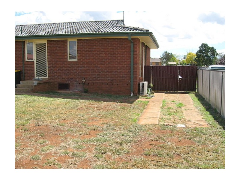 23 Westcott Crescent, Parkes NSW 2870