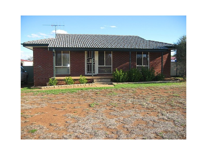 23 Westcott Crescent, Parkes NSW 2870