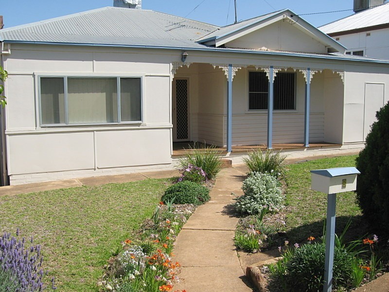 8 William Street, Parkes NSW 2870