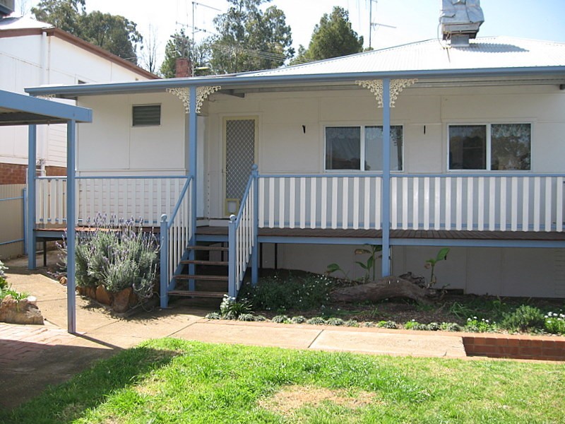 8 William Street, Parkes NSW 2870