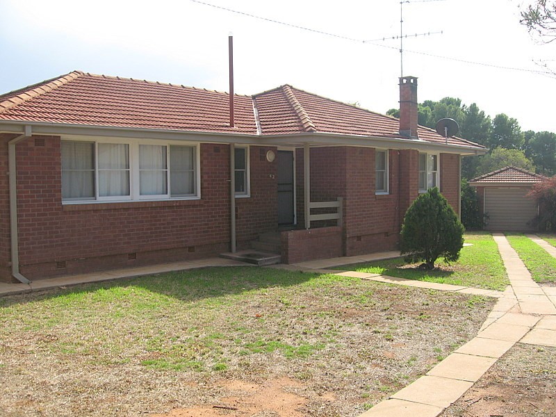 42 Medlyn Street, Parkes NSW 2870