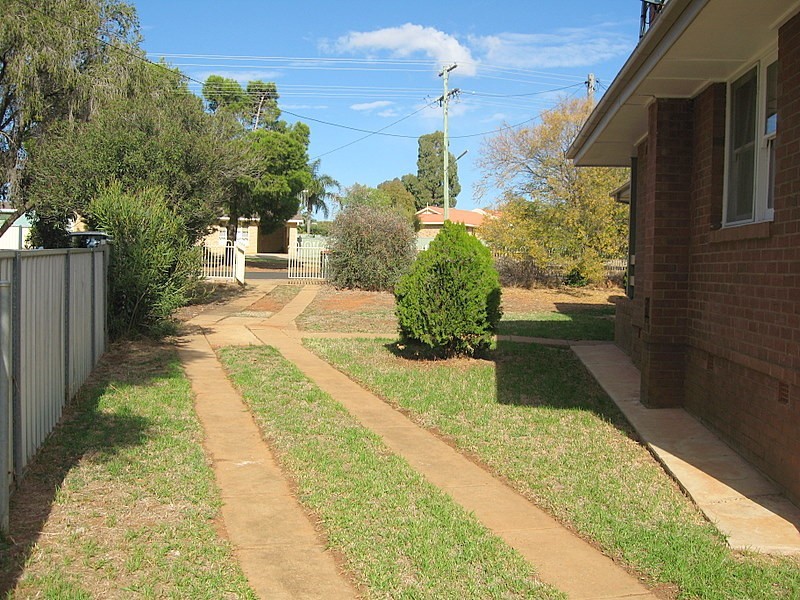 42 Medlyn Street, Parkes NSW 2870
