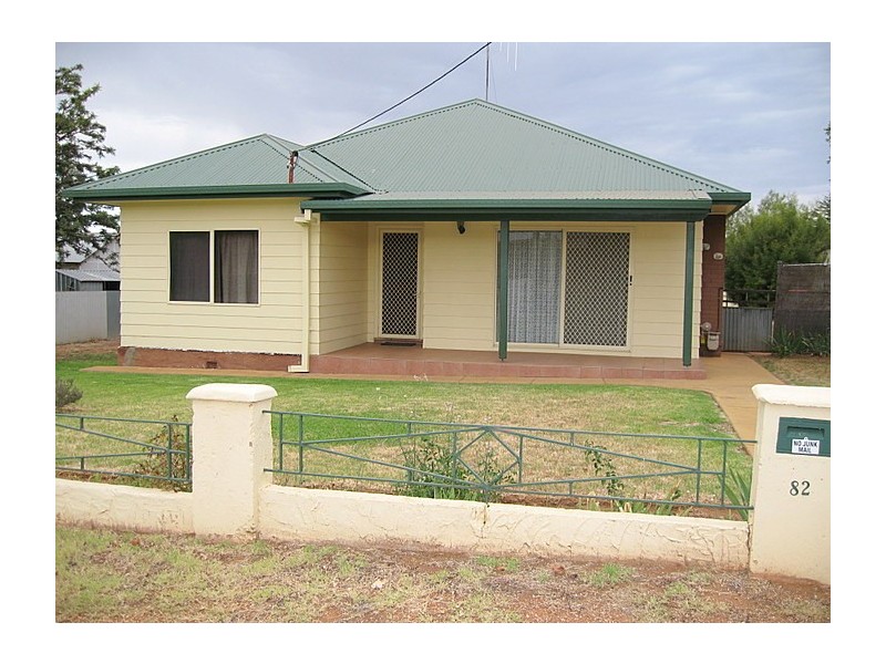 82 High Street, Parkes NSW 2870