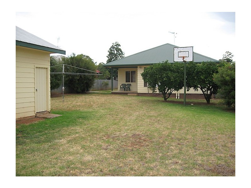 82 High Street, Parkes NSW 2870