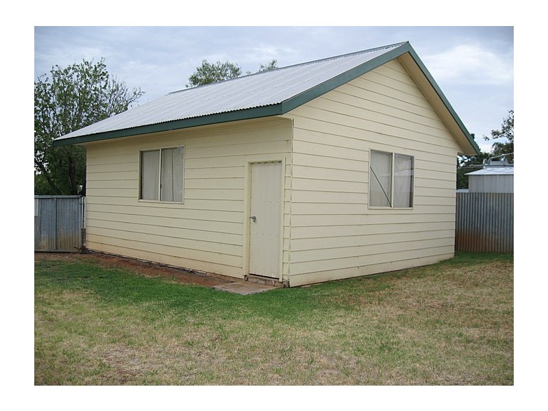 82 High Street, Parkes NSW 2870