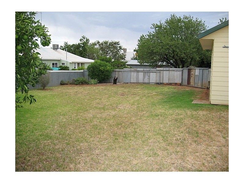 82 High Street, Parkes NSW 2870
