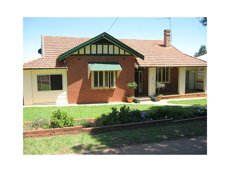 7 Gap Street, Parkes NSW 2870