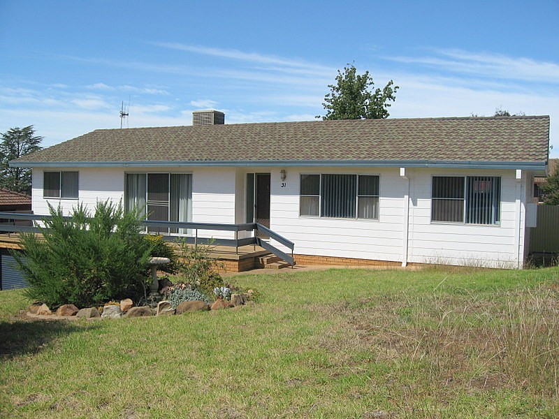 31 Barton Street, Parkes NSW 2870