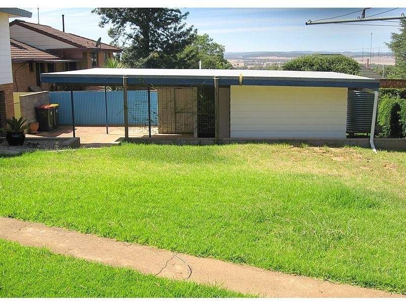 31 Barton Street, Parkes NSW 2870