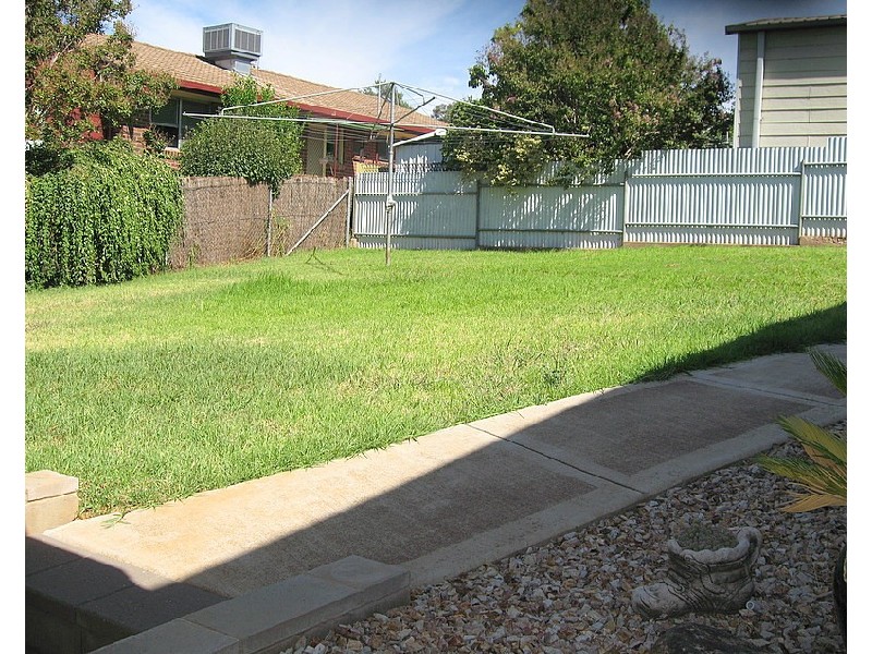 31 Barton Street, Parkes NSW 2870