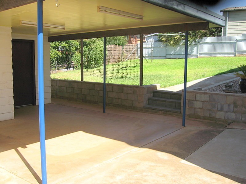 31 Barton Street, Parkes NSW 2870