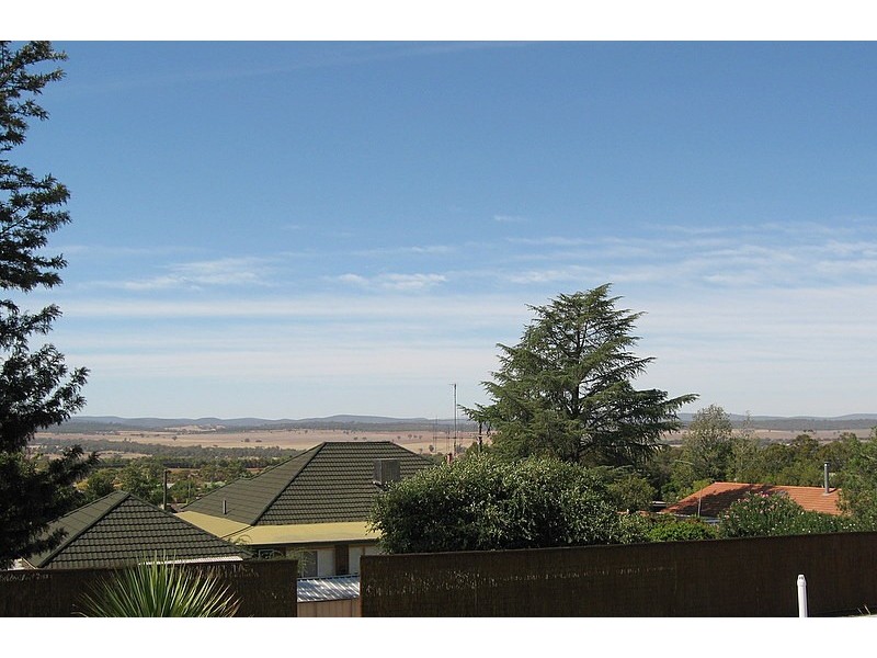 31 Barton Street, Parkes NSW 2870