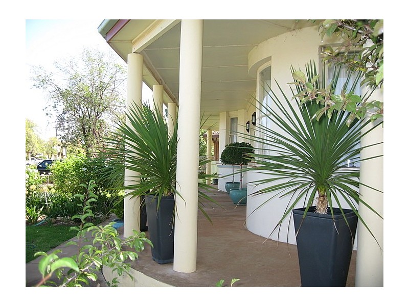 73 Currajong Street, Parkes NSW 2870