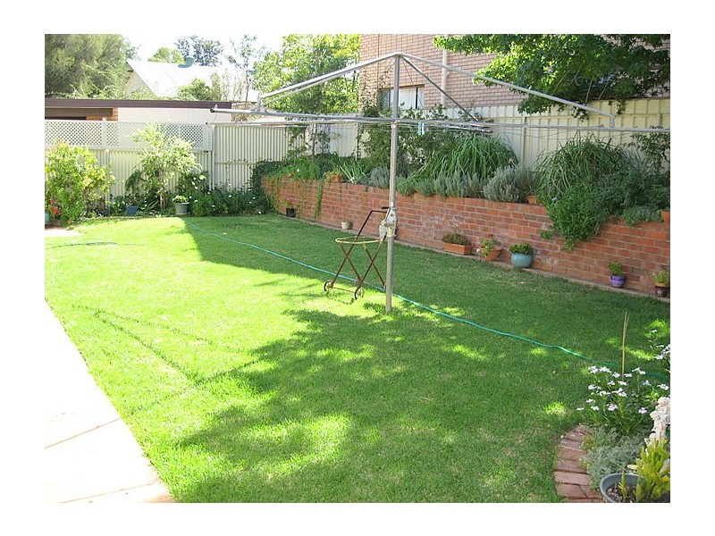 73 Currajong Street, Parkes NSW 2870