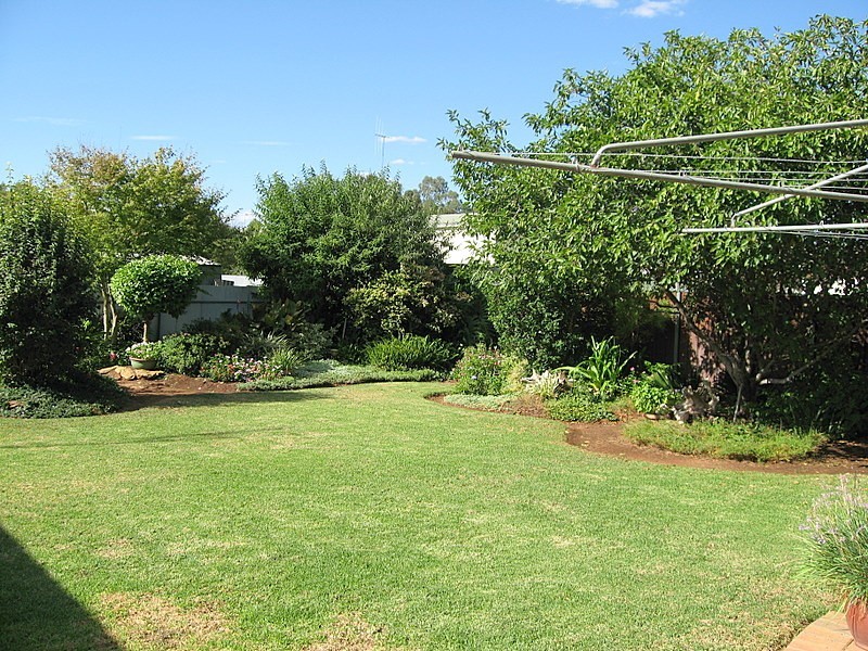 27 Lawson Street, Parkes NSW 2870