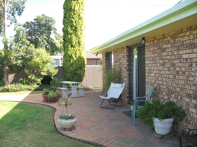 27 Lawson Street, Parkes NSW 2870