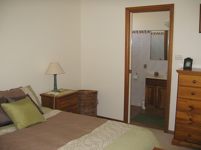 10 Cobden Place, Parkes NSW 2870