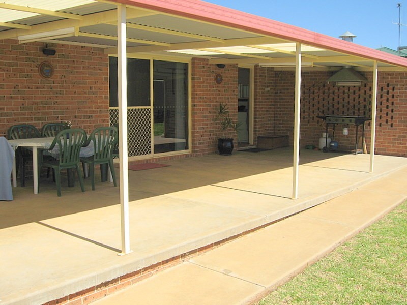 10 Cobden Place, Parkes NSW 2870