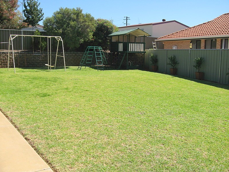 10 Cobden Place, Parkes NSW 2870