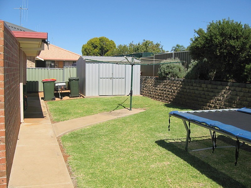10 Cobden Place, Parkes NSW 2870