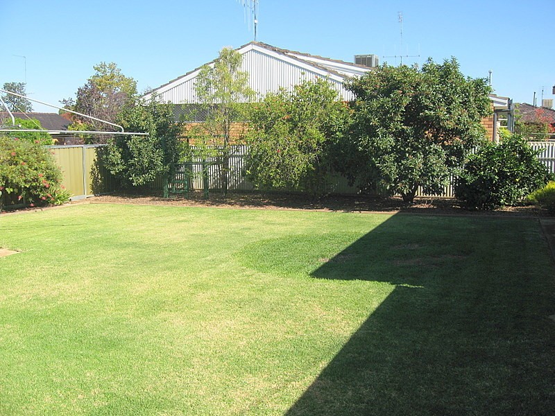 24 Armstrong Street, Parkes NSW 2870