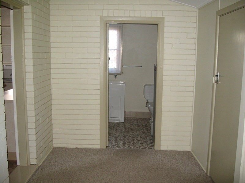 24 Armstrong Street, Parkes NSW 2870