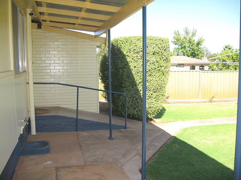 24 Armstrong Street, Parkes NSW 2870