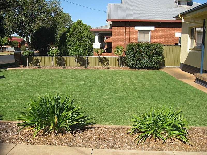 24 Armstrong Street, Parkes NSW 2870
