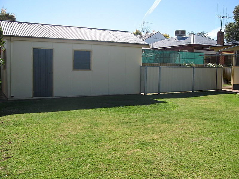 24 Armstrong Street, Parkes NSW 2870