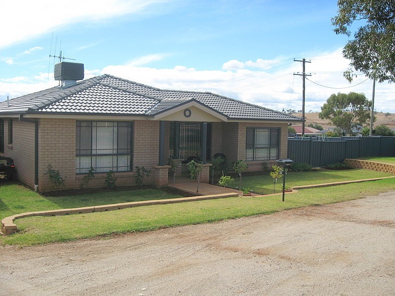24 Charles Rigg Avenue, Parkes NSW 2870