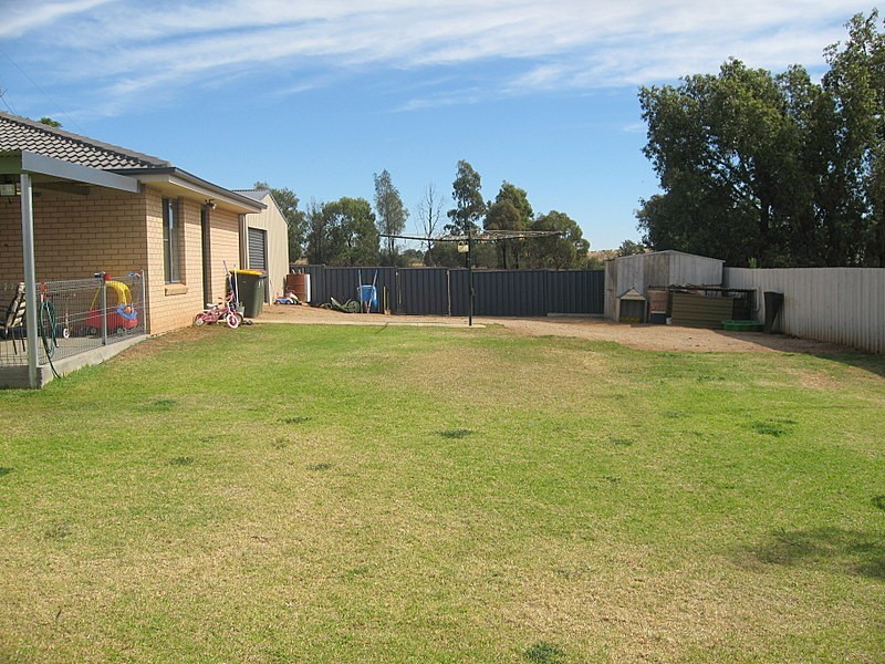 24 Charles Rigg Avenue, Parkes NSW 2870