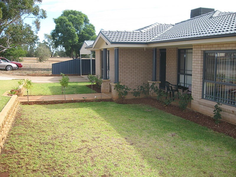 24 Charles Rigg Avenue, Parkes NSW 2870