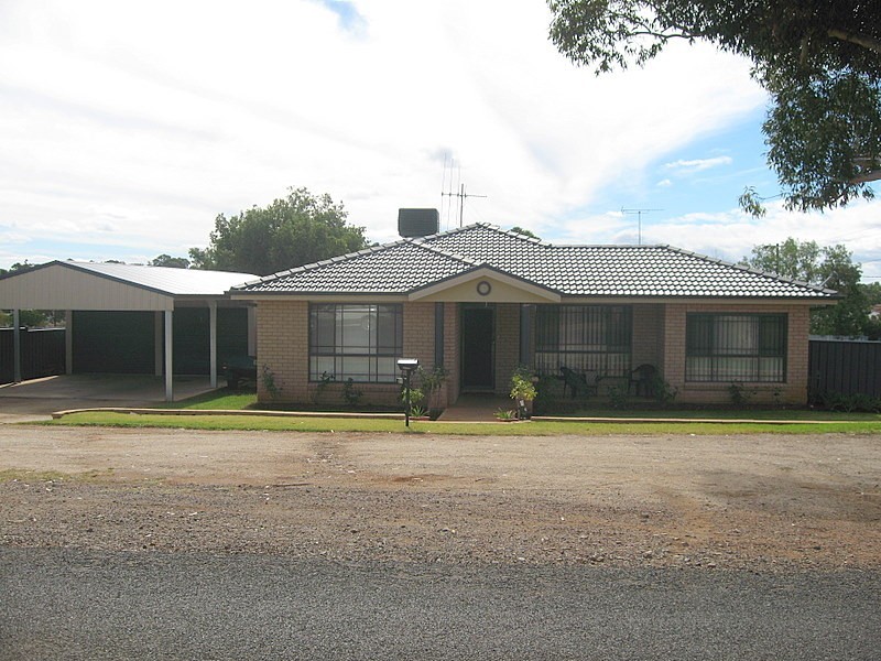 24 Charles Rigg Avenue, Parkes NSW 2870