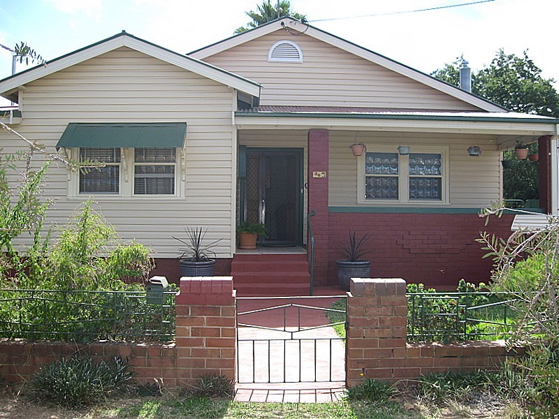 36 May Street, Parkes NSW 2870
