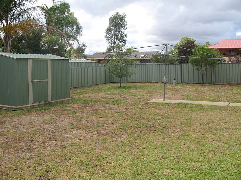 4 George Field Drive, Parkes NSW 2870