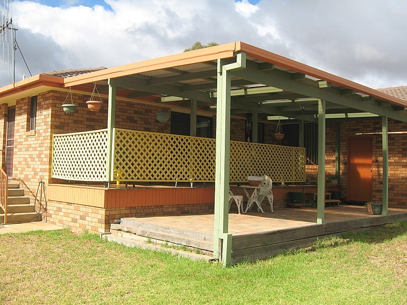 4 George Field Drive, Parkes NSW 2870