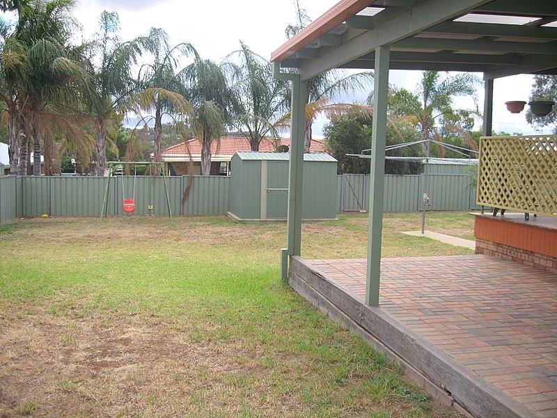 4 George Field Drive, Parkes NSW 2870