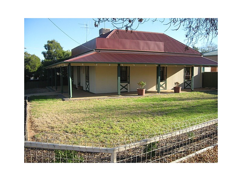 8 Welcome Street, Parkes NSW 2870
