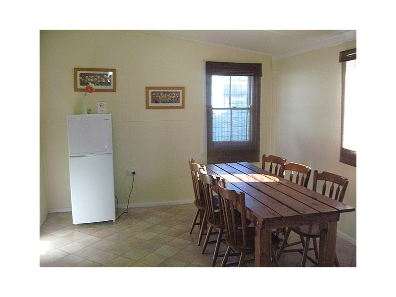 8 Welcome Street, Parkes NSW 2870