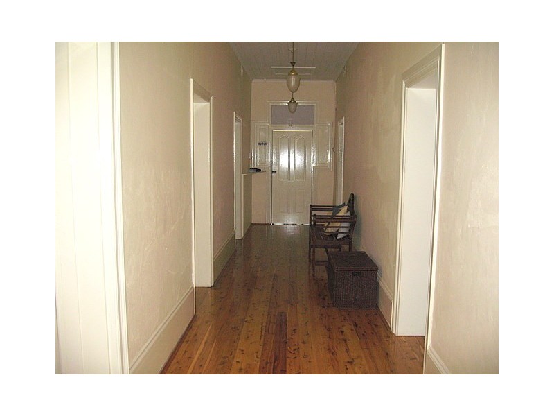 8 Welcome Street, Parkes NSW 2870