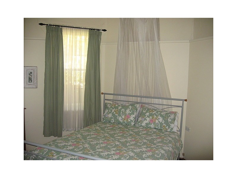 8 Welcome Street, Parkes NSW 2870
