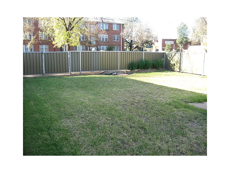 8 Welcome Street, Parkes NSW 2870
