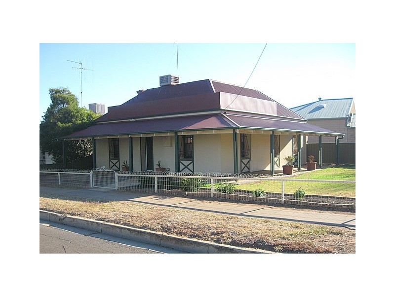 8 Welcome Street, Parkes NSW 2870