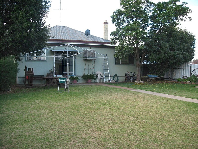 102 Clarinda Street, Parkes NSW 2870