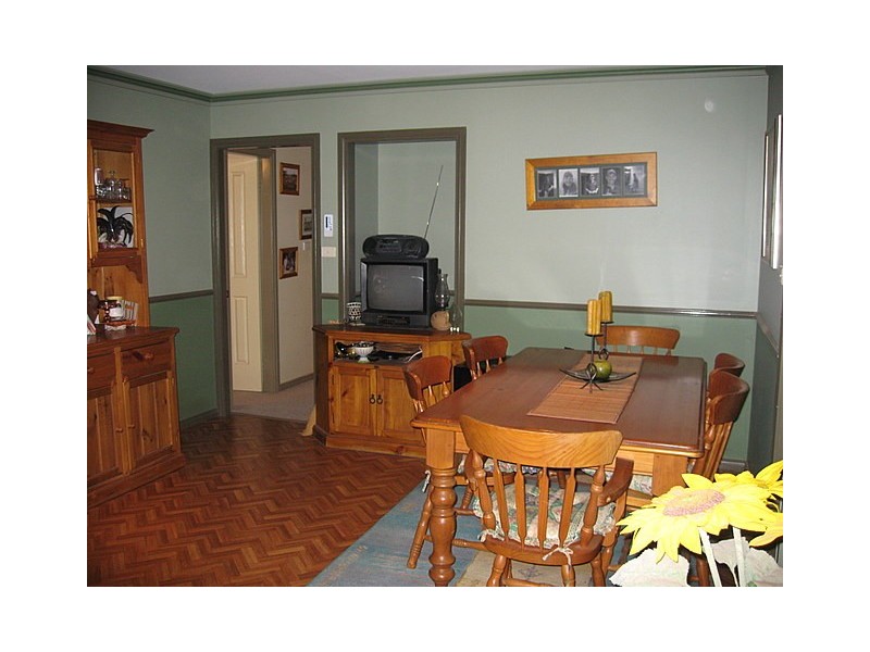 1/4 Friendship Place, Parkes NSW 2870