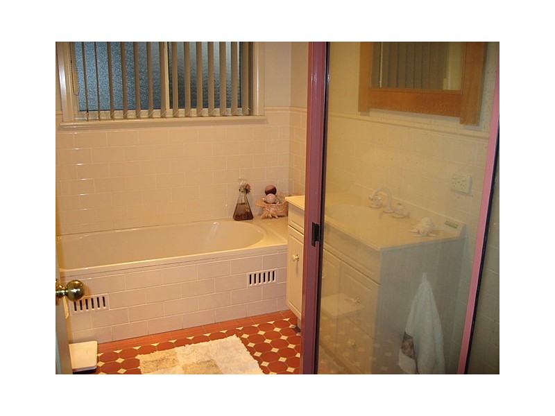 1/4 Friendship Place, Parkes NSW 2870
