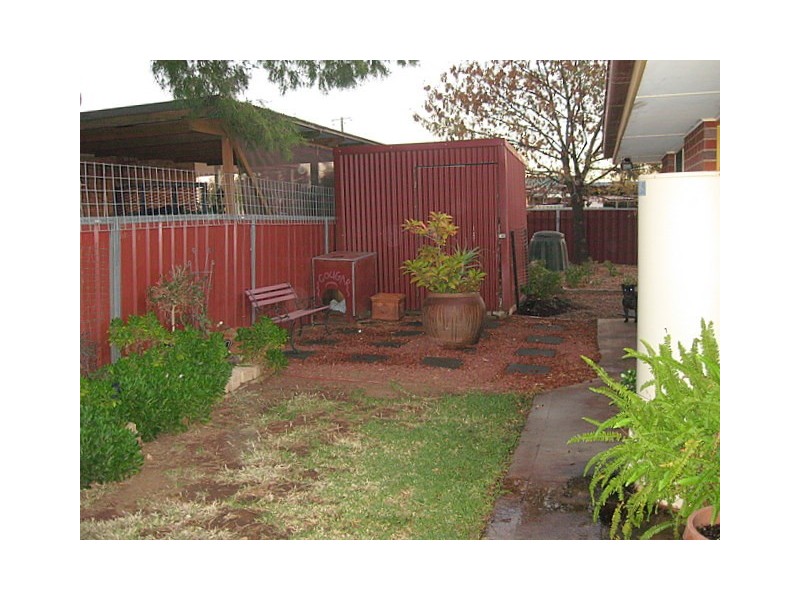 1/4 Friendship Place, Parkes NSW 2870