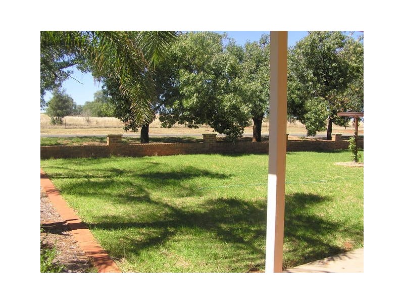 13 Moulden Street, Parkes NSW 2870