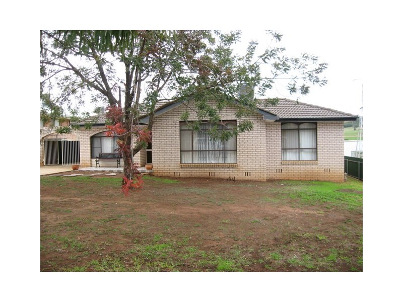 20 Barton Street, Parkes NSW 2870